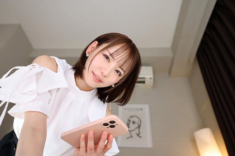 【VR】【8K VR】一位前辈俯视着你,展示着她美丽的容颜和身材,紧紧地拥抱着你,让你能感受到她的体温,并以面对面的女上位姿势引诱你射精,随后是近距离的蜘蛛式女上位和面对面的坐姿。西本明纱